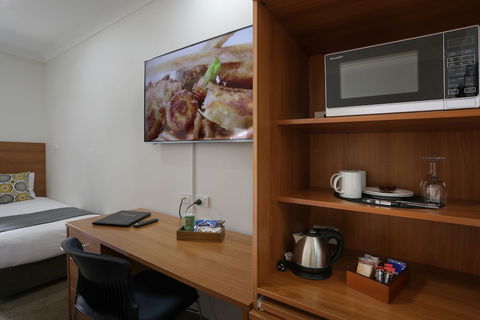 Cadman Motor Inn & Apartments - Accommodation Tasmania 3