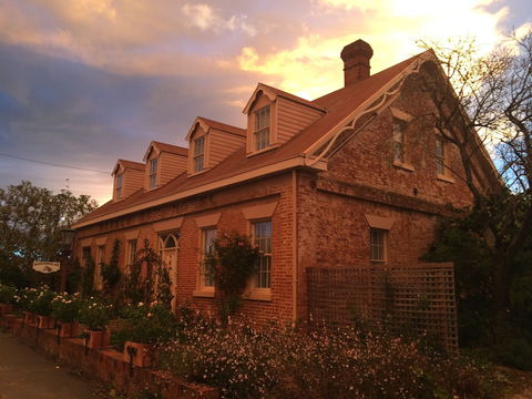 The Racecourse Inn - Accommodation Tasmania 1