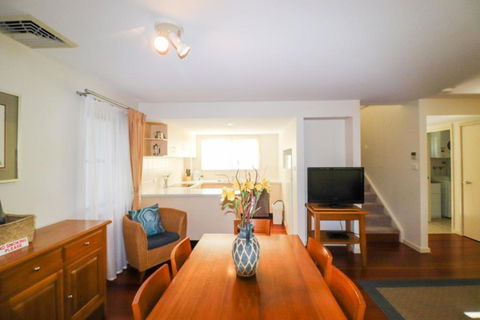 Dollarbird Treetops Townhouse - Accommodation Tasmania 2