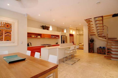 Latitude 16 On Grant St - Accommodation Tasmania 4