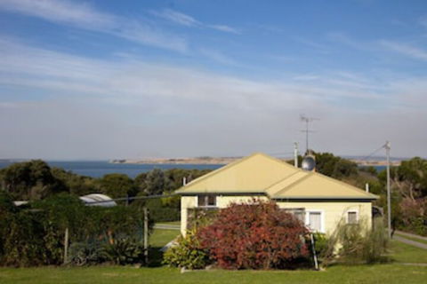 Lady Barron Holiday Home - Accommodation Tasmania 0