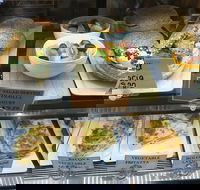 Ducky in the Field - Accommodation Tasmania