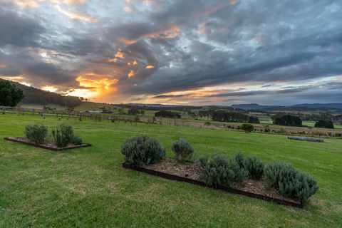 Mountain Ridge Wines - Accommodation Tasmania 2