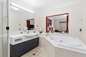 The Coffee House Apartments & Bistro - Accommodation Tasmania 5