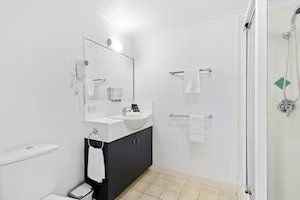 The Coffee House Apartments & Bistro - Accommodation Tasmania 9