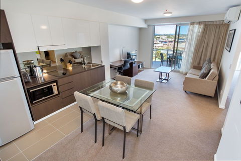 Empire Apartment Hotel - Accommodation Tasmania 2