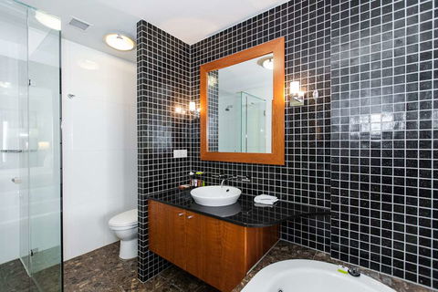 Majestic Roof Garden Hotel - Accommodation Tasmania 3