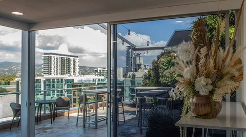 Majestic Roof Garden Hotel - Accommodation Tasmania 10