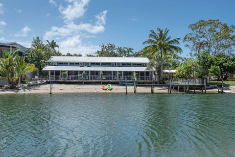 Caribbean Noosa - Accommodation Tasmania 0