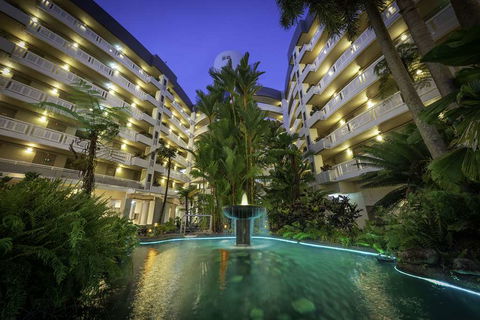 DoubleTree By Hilton Cairns - Accommodation Tasmania 1