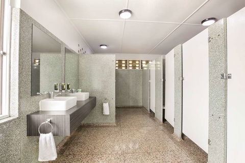 Camp Hill Hotel - Accommodation Tasmania 1