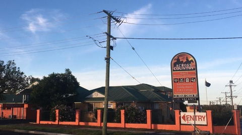 Across Country Motel & Svcd Apts - Accommodation Tasmania 0