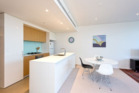 Astra Apartments MacQuarie Park - Accommodation Tasmania 2