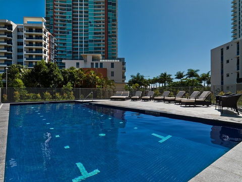 Meriton Suites Southport - Accommodation Tasmania 2