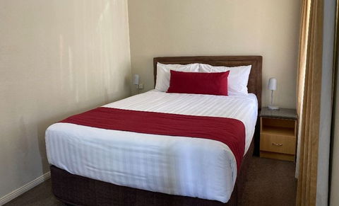 Ashton Townhouse Motel & Suites Tumut - Accommodation Tasmania 1