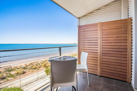 Onslow Beach Resort - Accommodation Tasmania 13