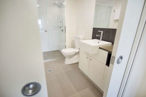 Curtis Central Apartments - Accommodation Tasmania 2