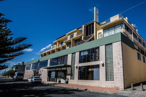 Alloggio Newcastle Beach Hotel - Accommodation Tasmania 0