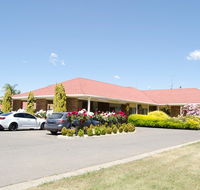 Pines Country Club Motor Inn - Accommodation Tasmania