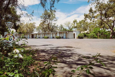 Artesian Spa Motor Inn - Accommodation Tasmania 1