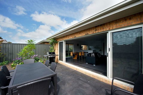 Mansi On Raymond - Accommodation Tasmania 2