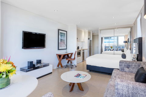 Meriton Suites Broadbeach - Accommodation Tasmania 0