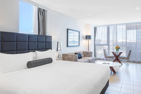 Meriton Suites Broadbeach - Accommodation Tasmania 1