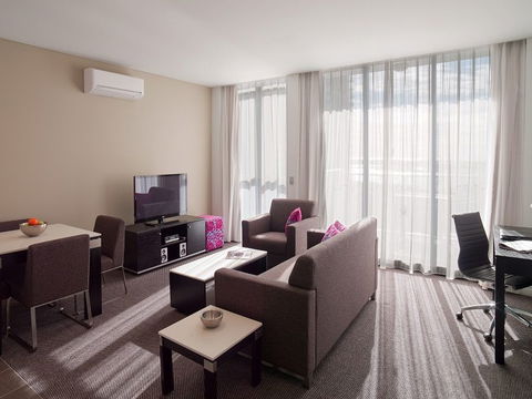 Meriton Suites Southport - Accommodation Tasmania 1