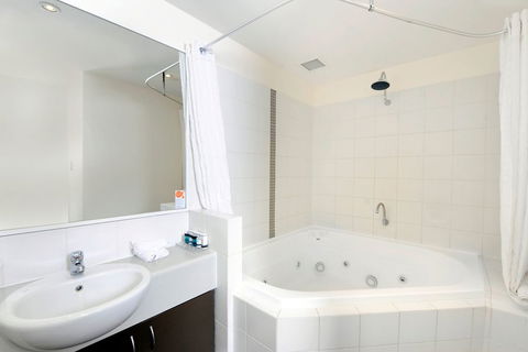 Assured Ascot Quays Apartment Hotel - Accommodation Tasmania 7