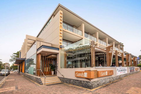 Narrabeen Sands Hotel By Nightcap Plus - Accommodation Tasmania 1