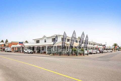 Hotel Victor - Accommodation Tasmania 0