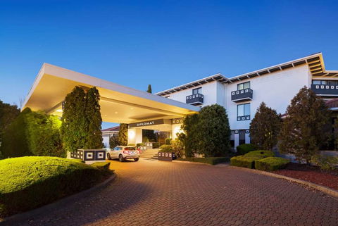 Ramada By Wyndham Diplomat Canberra - Accommodation Tasmania 0