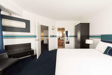 Ramada By Wyndham Diplomat Canberra - Accommodation Tasmania 2