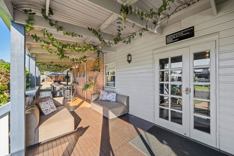 Ambassador On Ruthven Motel - Accommodation Tasmania 1