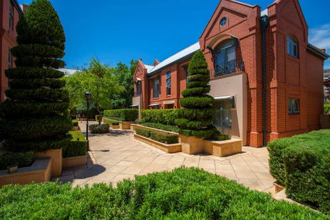 Majestic Old Lion Apartments - Accommodation Tasmania 1
