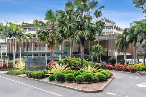 Shangri-La Hotel, The Marina - Accommodation Tasmania 1