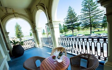 Largs Pier Hotel - Accommodation Tasmania 2