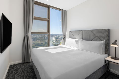 Meriton Suites George St - Accommodation Tasmania 1