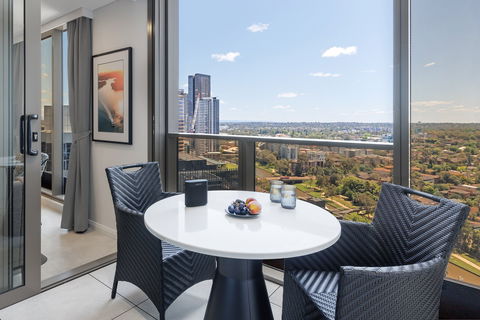 Meriton Suites George St - Accommodation Tasmania 5