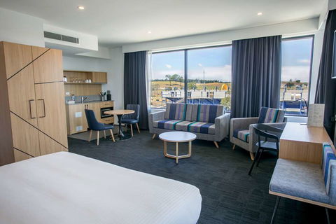 Alpha Hotel Eastern Creek - Accommodation Tasmania 14