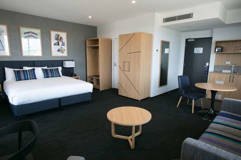 Alpha Hotel Eastern Creek - Accommodation Tasmania 15