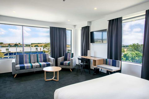 Alpha Hotel Eastern Creek - Accommodation Tasmania 16