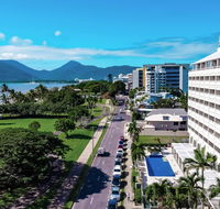Holiday Inn Cairns Harbourside - Accommodation Tasmania