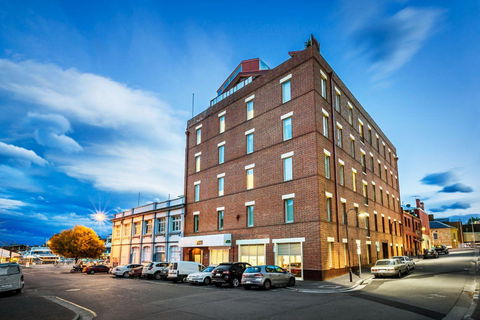 Quest Waterfront Serviced Apartments - Accommodation Tasmania 0