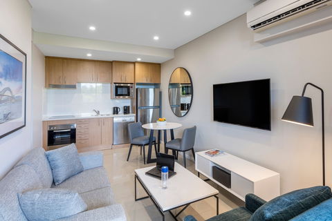 Meriton Suites Waterloo - Accommodation Tasmania 1