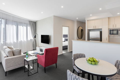 Meriton Suites Kent Street - Accommodation Tasmania 1