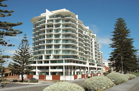 Oaks Liberty Towers - Accommodation Tasmania 0