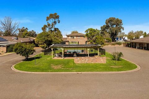 Quality Inn Carriage House - Accommodation Tasmania 1