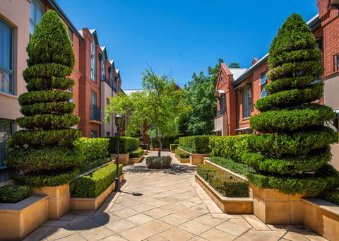 Majestic Old Lion Apartments - Accommodation Tasmania 2