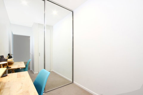 IQ Smart Apartments 704 Braddon ACT - Accommodation Tasmania 1
